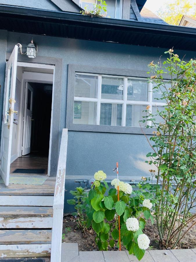 Homestay Luxury Iv East York Space Share Canada Toronto