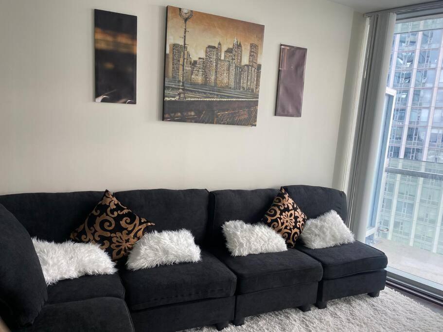 Cozy 2 Bedroom Free Parking Downtown 1min Scotiabank Arena Tff Cn Tower Rogers Centre Union Station *