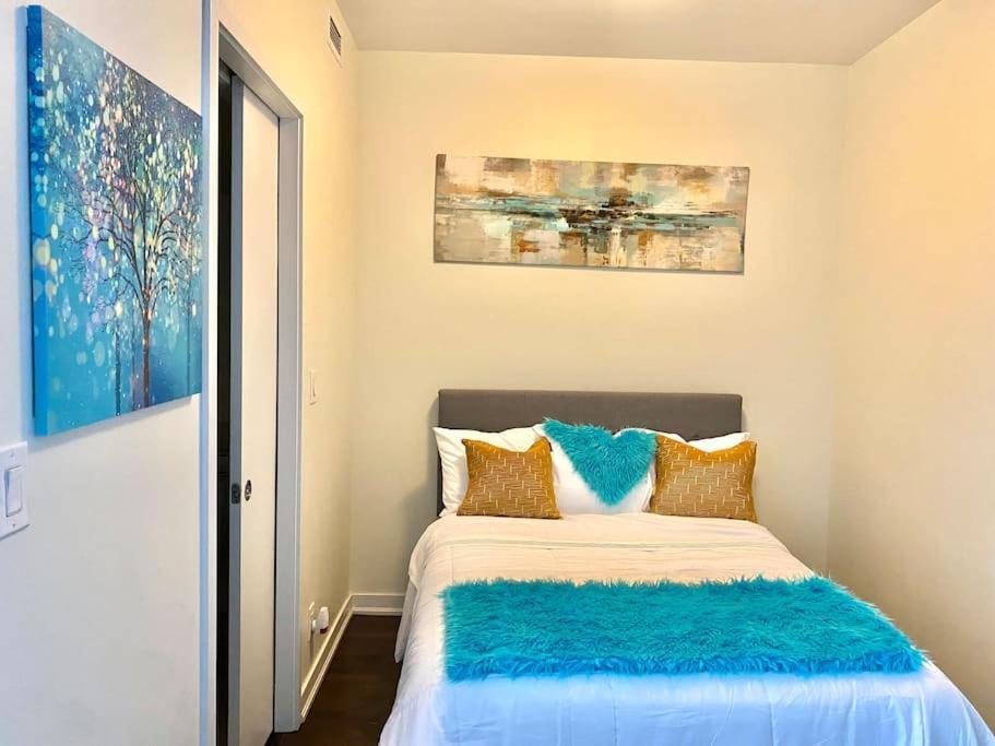 Cozy 2 Bedroom Free Parking Downtown 1min Scotiabank Arena Tff Cn Tower Rogers Centre Union Station Apartment *