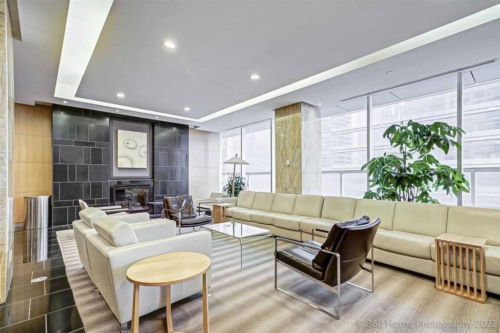 Stunning - 1 Bdrm W/breakfast *
