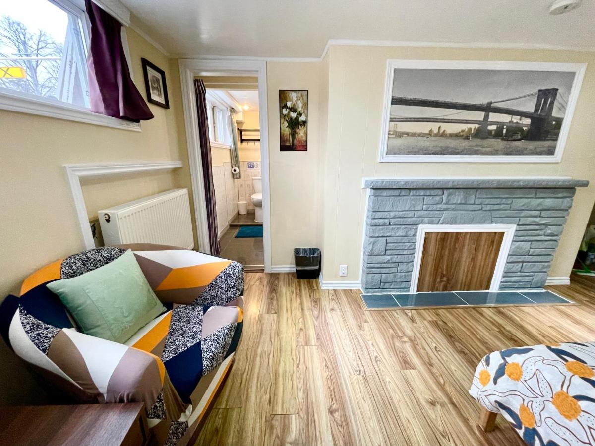 Perfect Home-private Washrooms,free Parking,high Speed Net