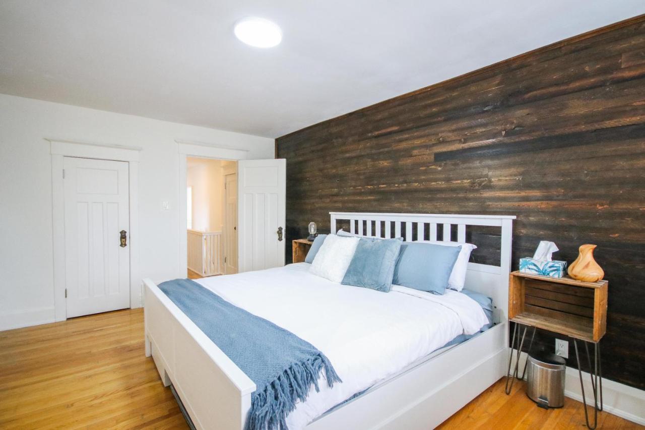 Comfy And Cozy Leslieville Toronto