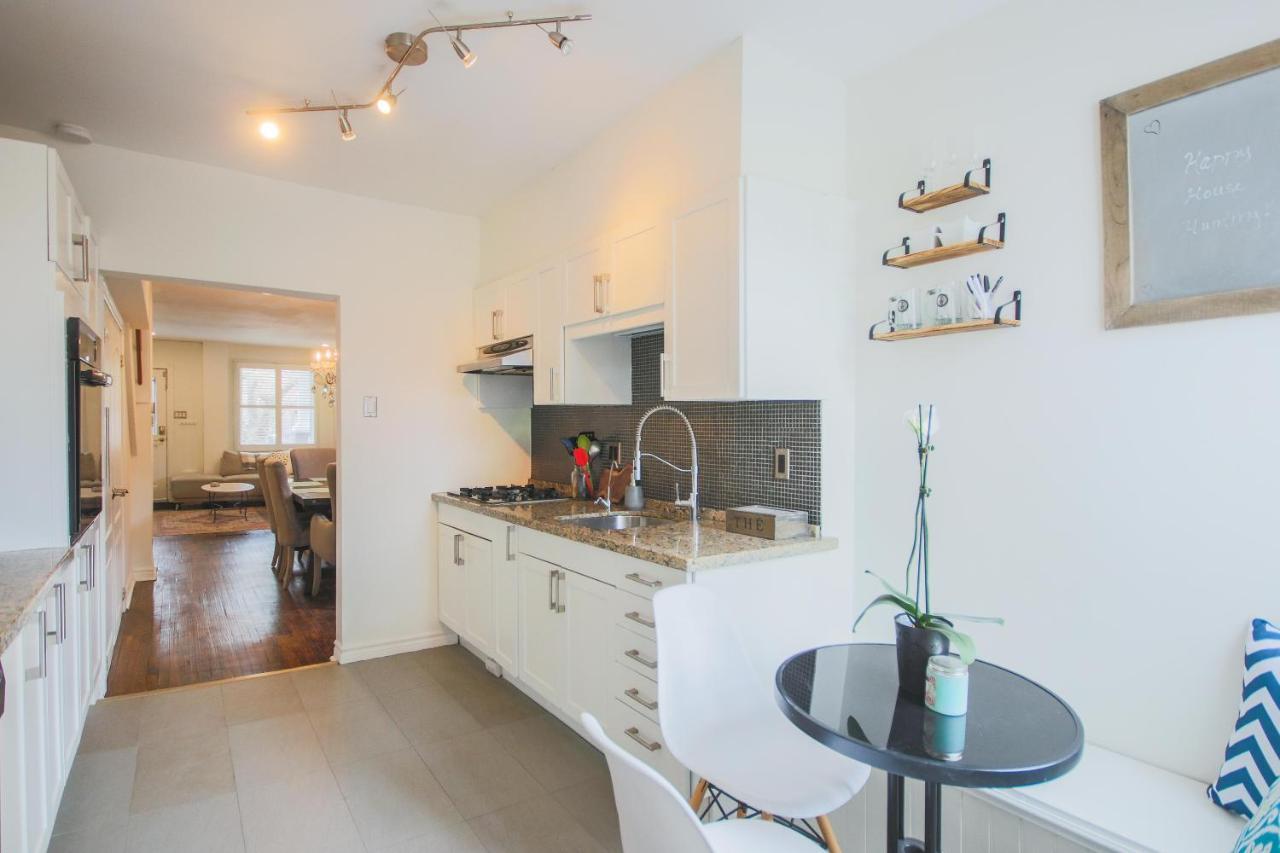 Comfy And Cozy Leslieville Apartment