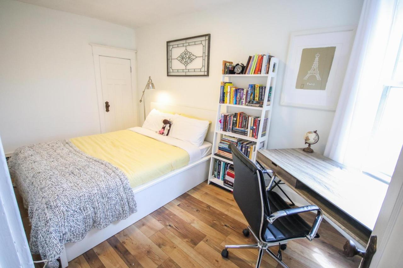 Apartment Comfy And Cozy Leslieville Toronto