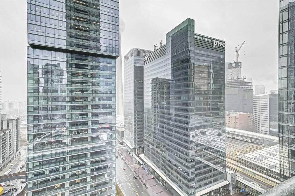 Stunning - 1 Bdrm W/breakfast Apartment *