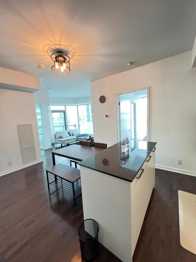 Modern, Spacious And Sleek * Toronto