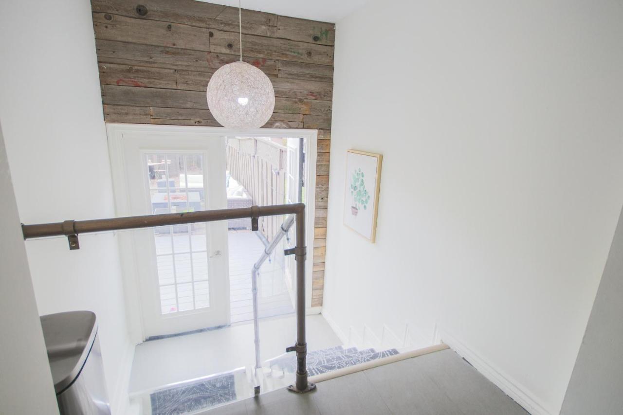 Comfy And Cozy Leslieville Apartment