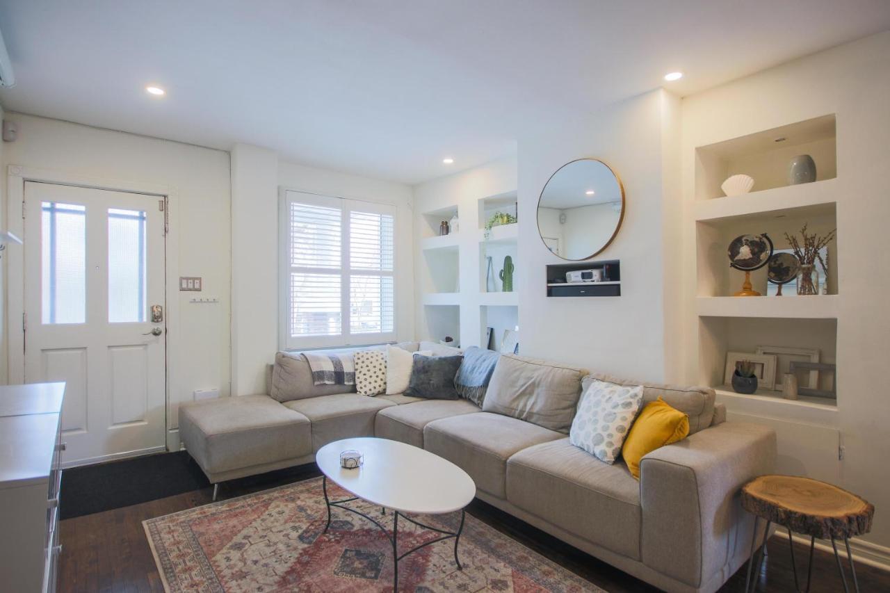 Comfy And Cozy Leslieville Toronto