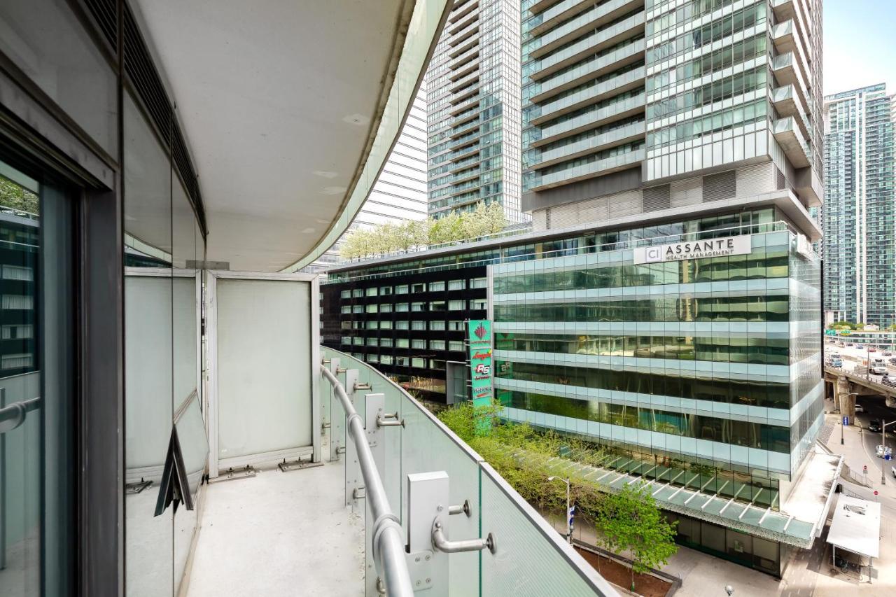 Apartment Downtown Near Cn Tower, Mtcc, Rogers Center , Union Station Toronto