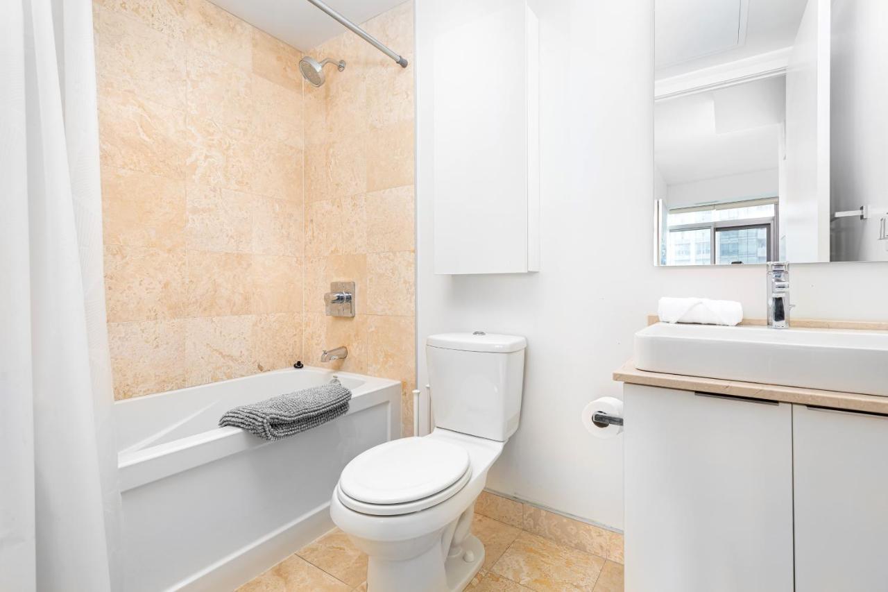 Downtown Near Cn Tower, Mtcc, Rogers Center , Union Station Apartment