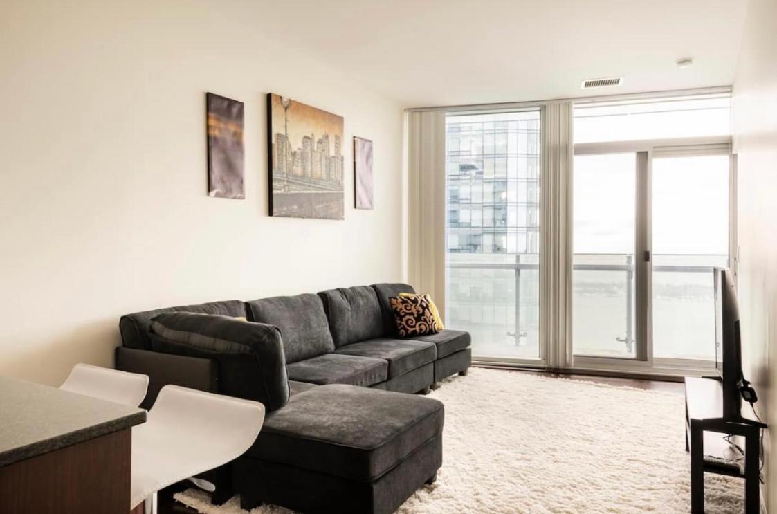 Cozy 2 Bedroom Free Parking Downtown 1min Scotiabank Arena Tff Cn Tower Rogers Centre Union Station Apartment Toronto