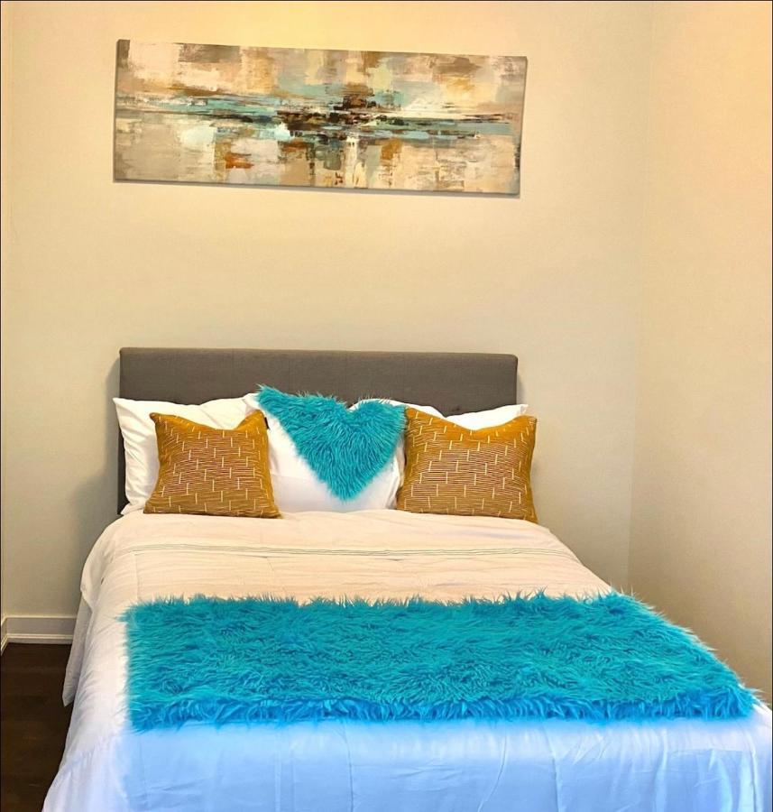 Cozy 2 Bedroom Free Parking Downtown 1min Scotiabank Arena Tff Cn Tower Rogers Centre Union Station Apartment Toronto