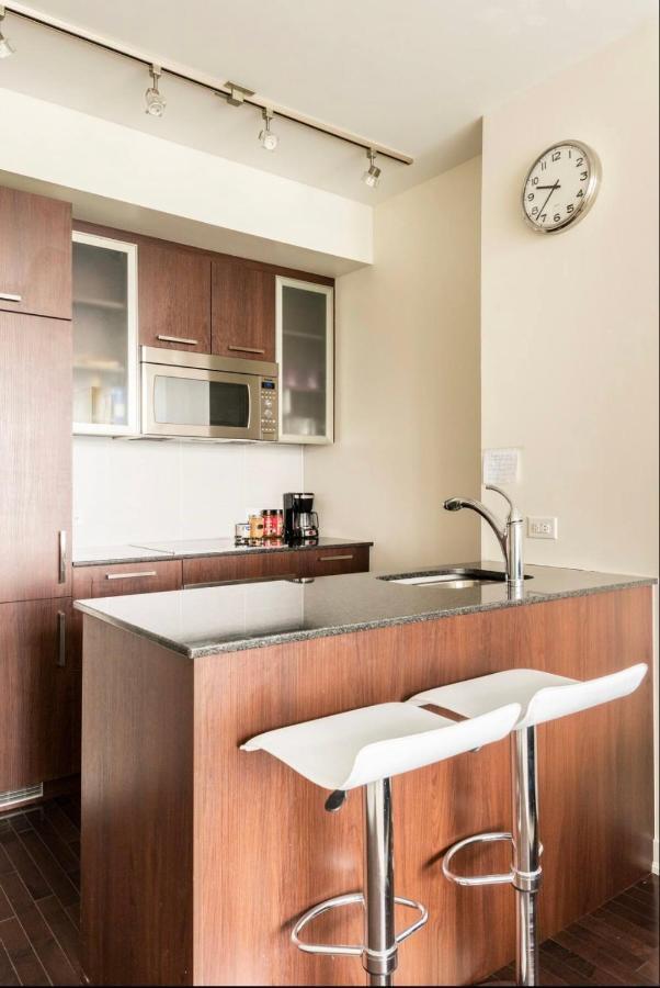 Cozy 2 Bedroom Free Parking Downtown 1min Scotiabank Arena Tff Cn Tower Rogers Centre Union Station Apartment