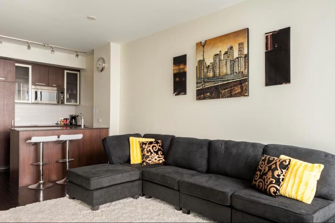 Cozy 2 Bedroom Free Parking Downtown 1min Scotiabank Arena Tff Cn Tower Rogers Centre Union Station