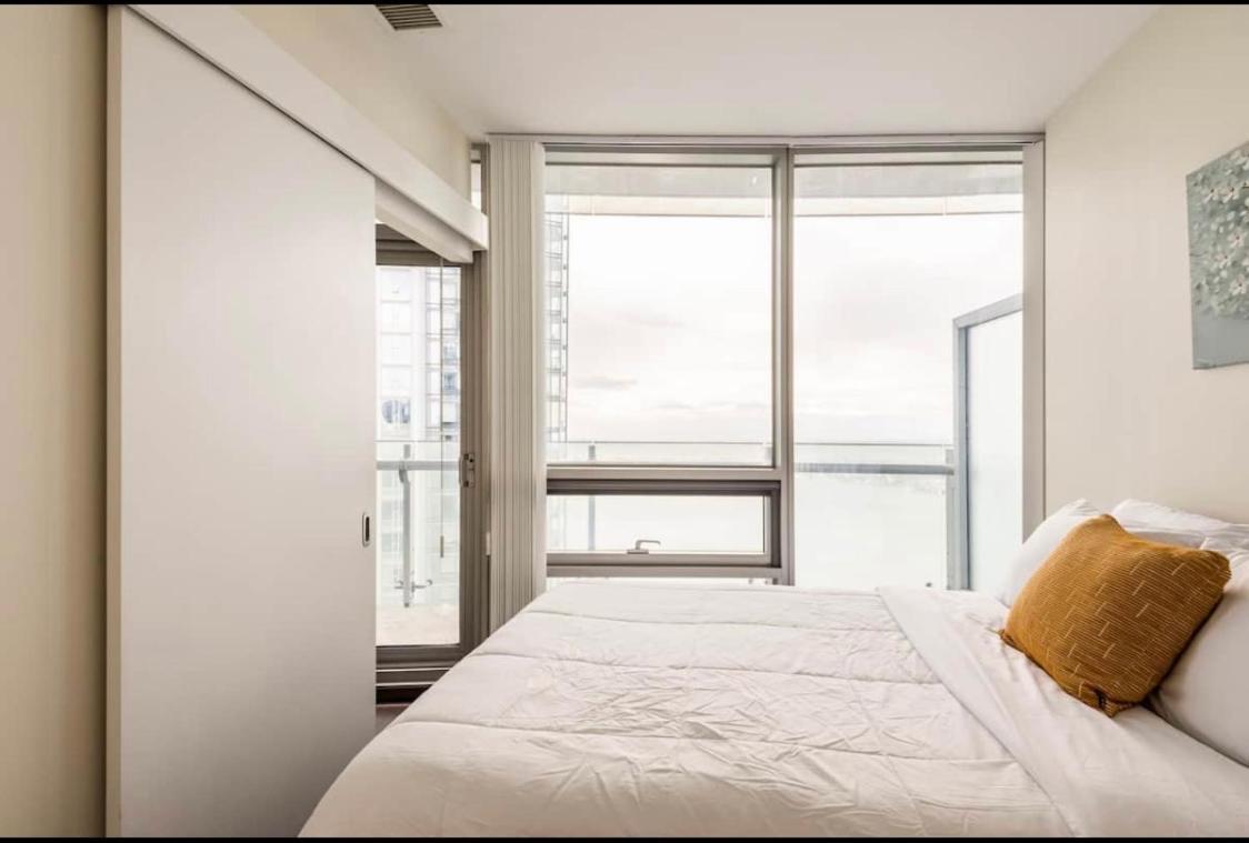 Cozy 2 Bedroom Free Parking Downtown 1min Scotiabank Arena Tff Cn Tower Rogers Centre Union Station Apartment Toronto
