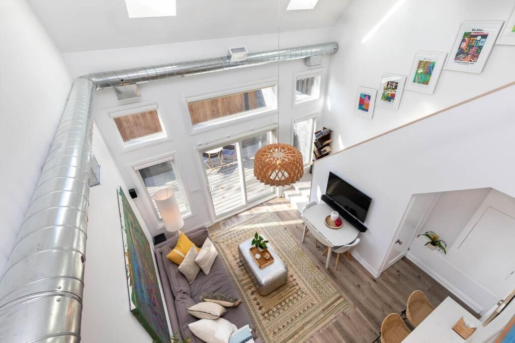 Apartment Bright & Cheerful Pape Laneway Toronto