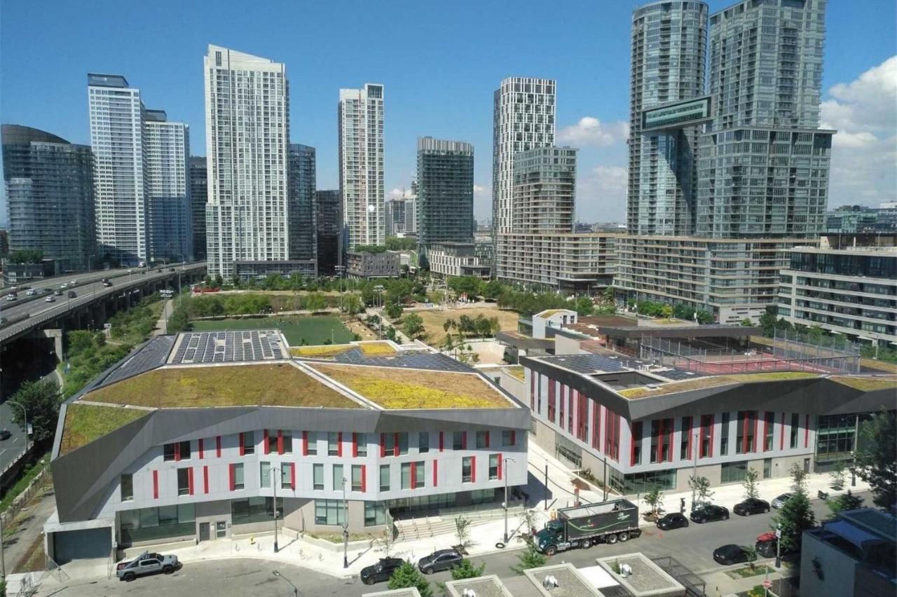 Three-bedroom With Free Parking Nearby Cn Tower With Lake View Apartment