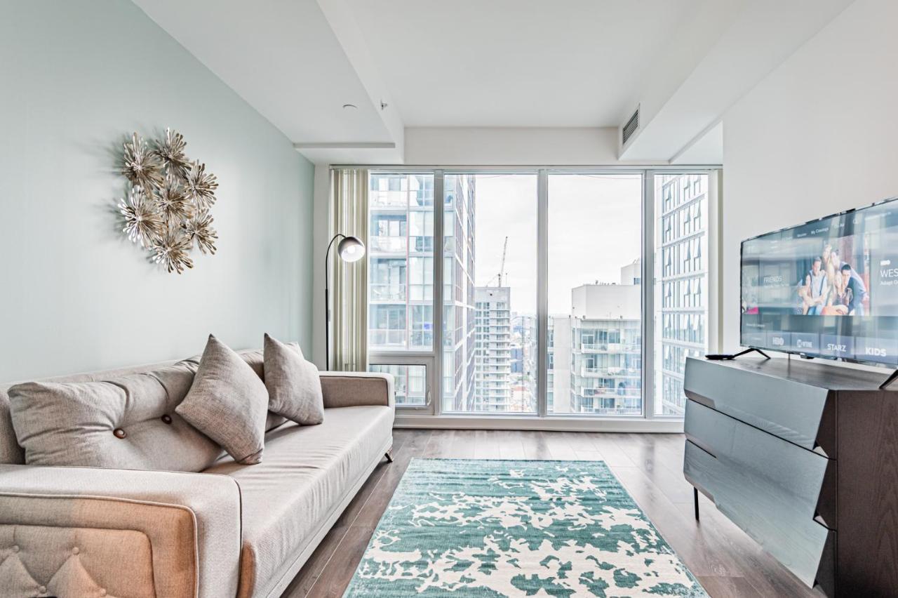 Lovely In Downtown Core Apartment
