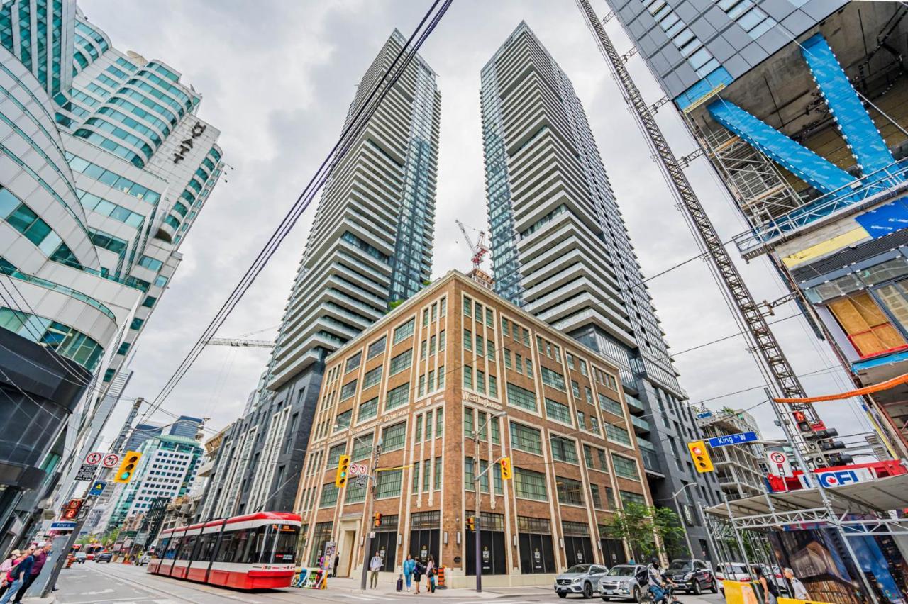 Lovely In Downtown Core Toronto
