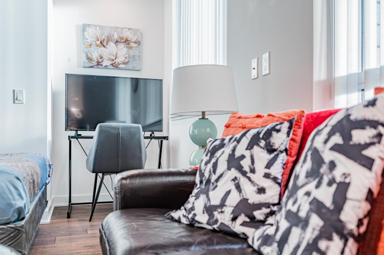 Apartment Lovely In Downtown Core Toronto