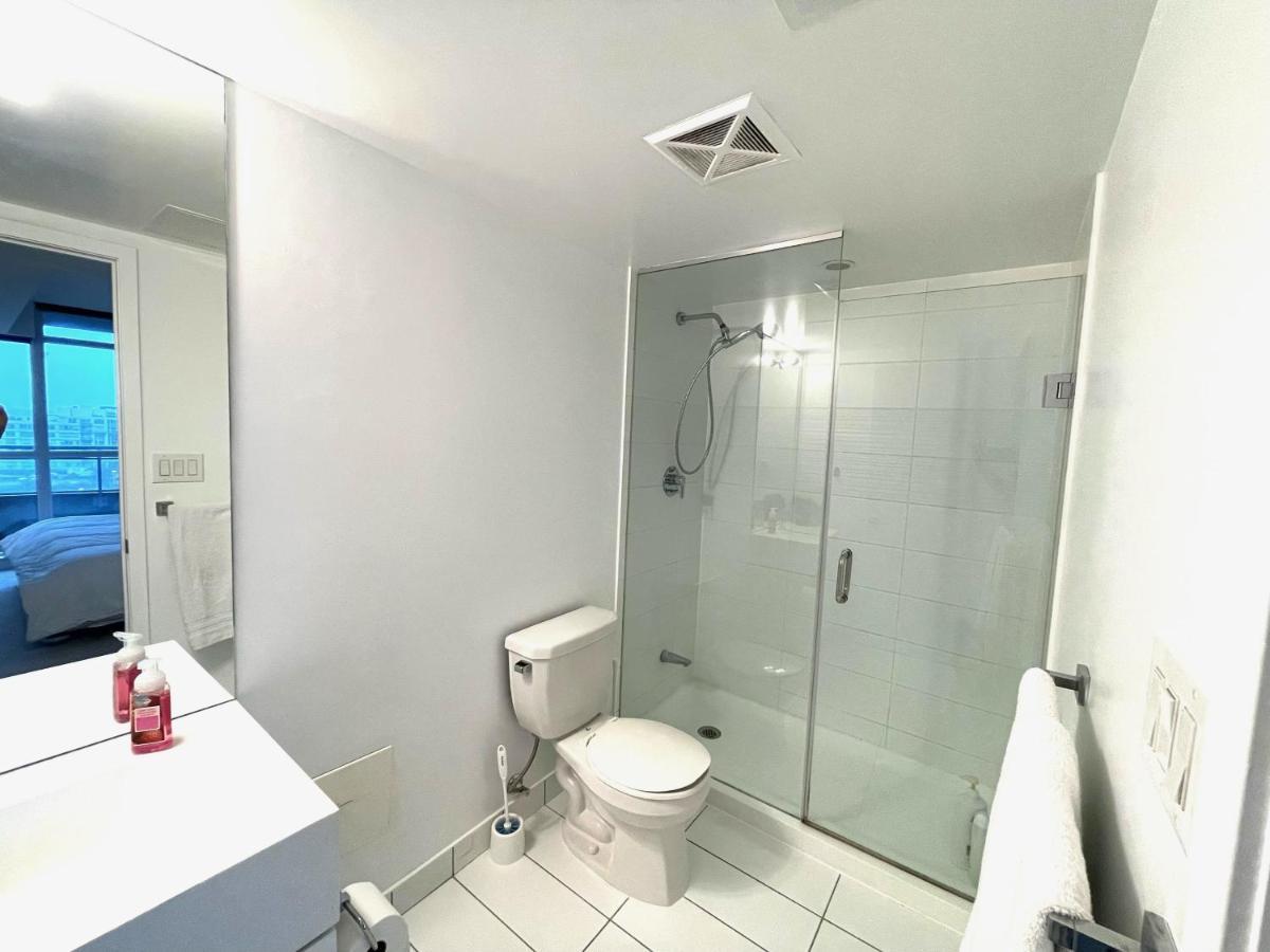 Apartment Three-bedroom With Free Parking Nearby Cn Tower With Lake View