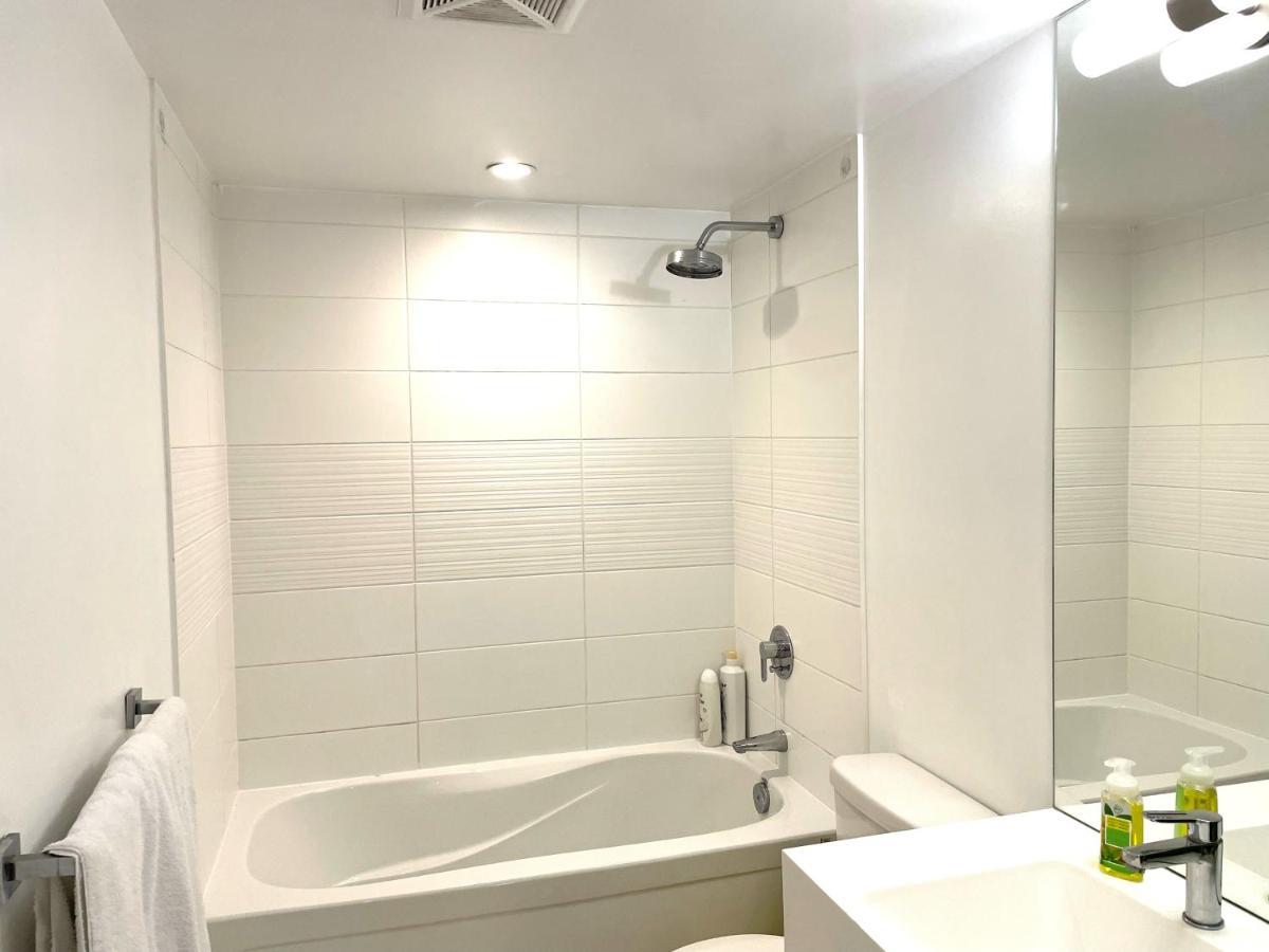 Apartment Three-bedroom With Free Parking Nearby Cn Tower With Lake View
