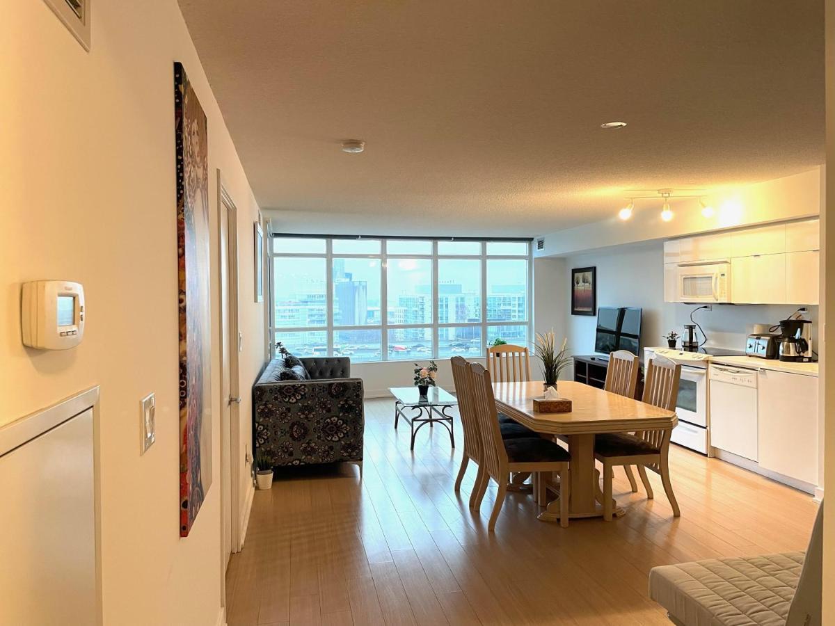 Apartment Three-bedroom With Free Parking Nearby Cn Tower With Lake View