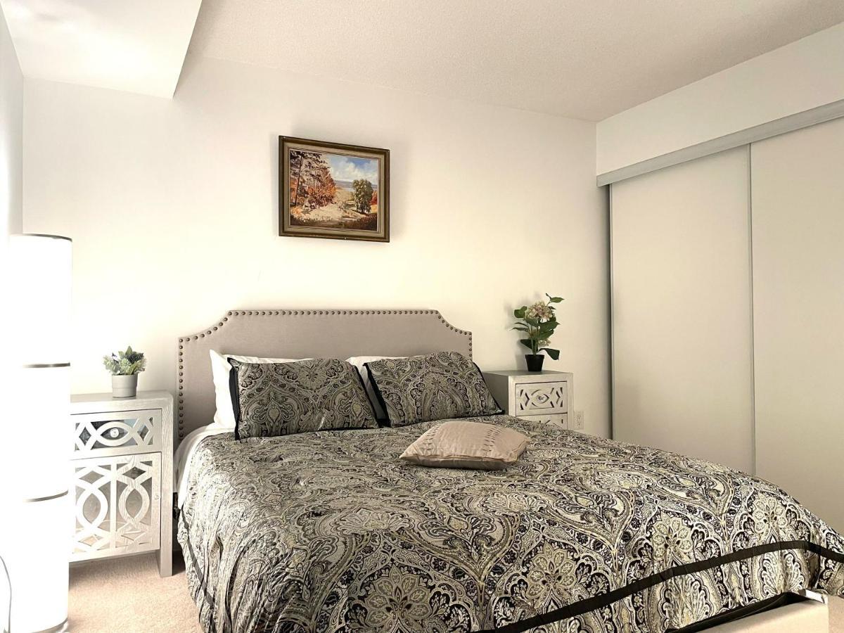Three-bedroom With Free Parking Nearby Cn Tower With Lake View *