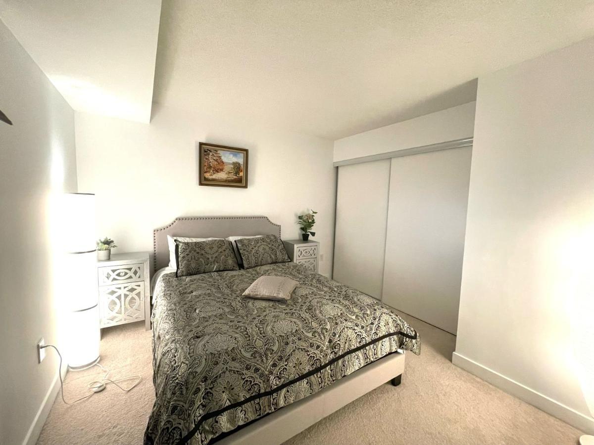 Apartment Three-bedroom With Free Parking Nearby Cn Tower With Lake View Toronto