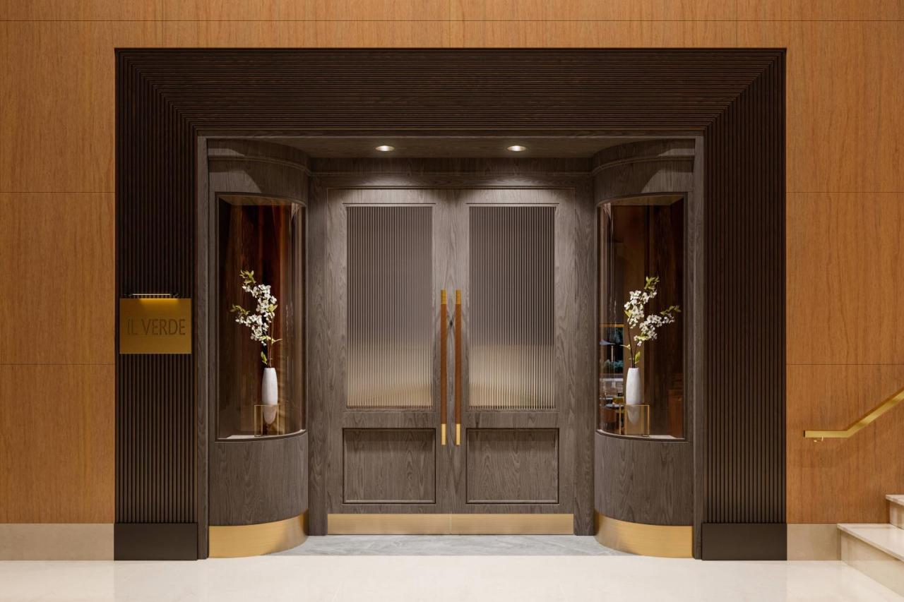 The Ritz-carlton,