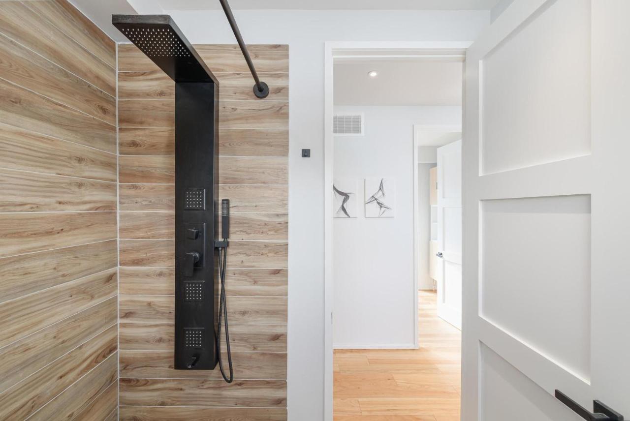 New Modern 1400 Sq Ft Coach House Near Everything