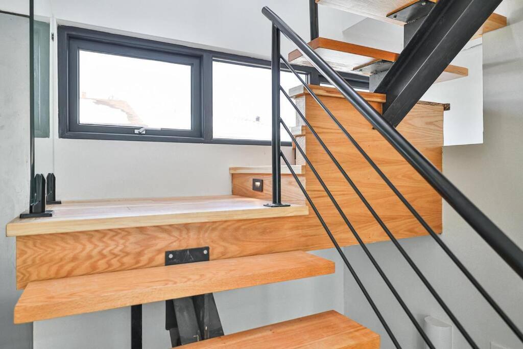 New Modern 1400 Sq Ft Coach House Near Everything *