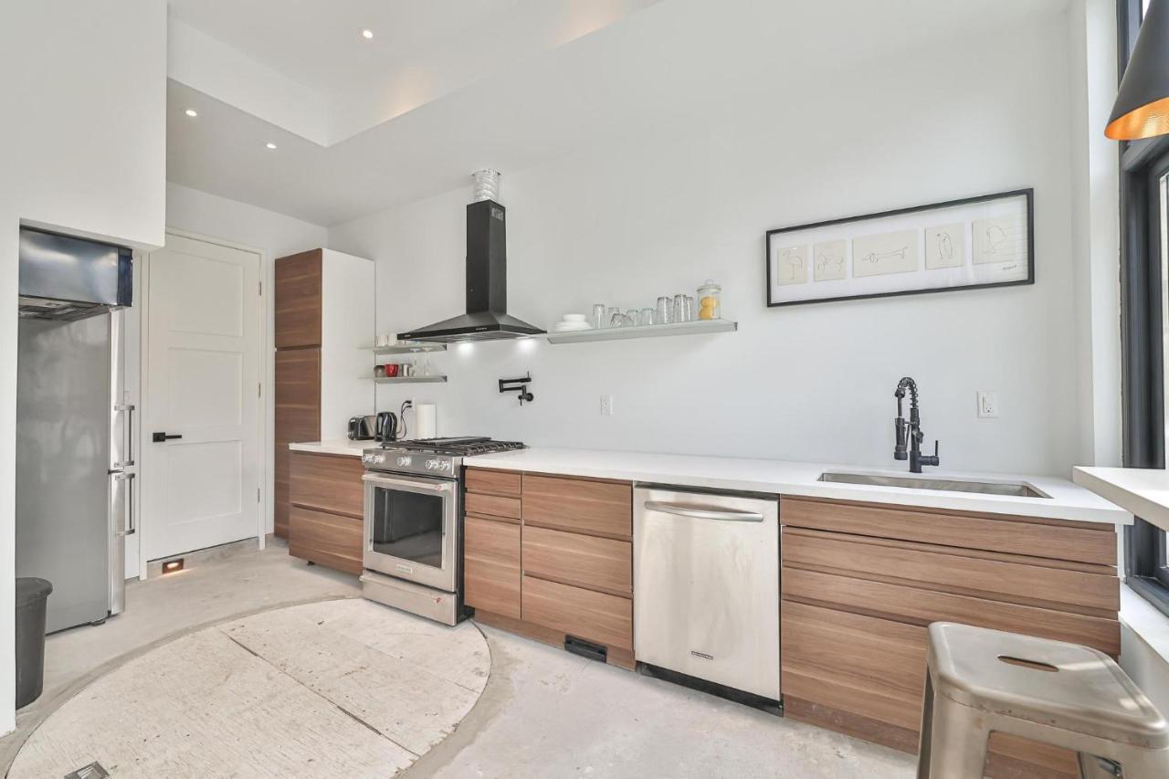 New Modern 1400 Sq Ft Coach House Near Everything * Toronto