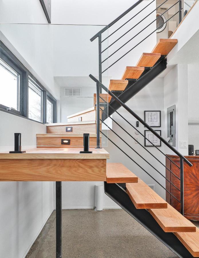 New Modern 1400 Sq Ft Coach House Near Everything * Toronto