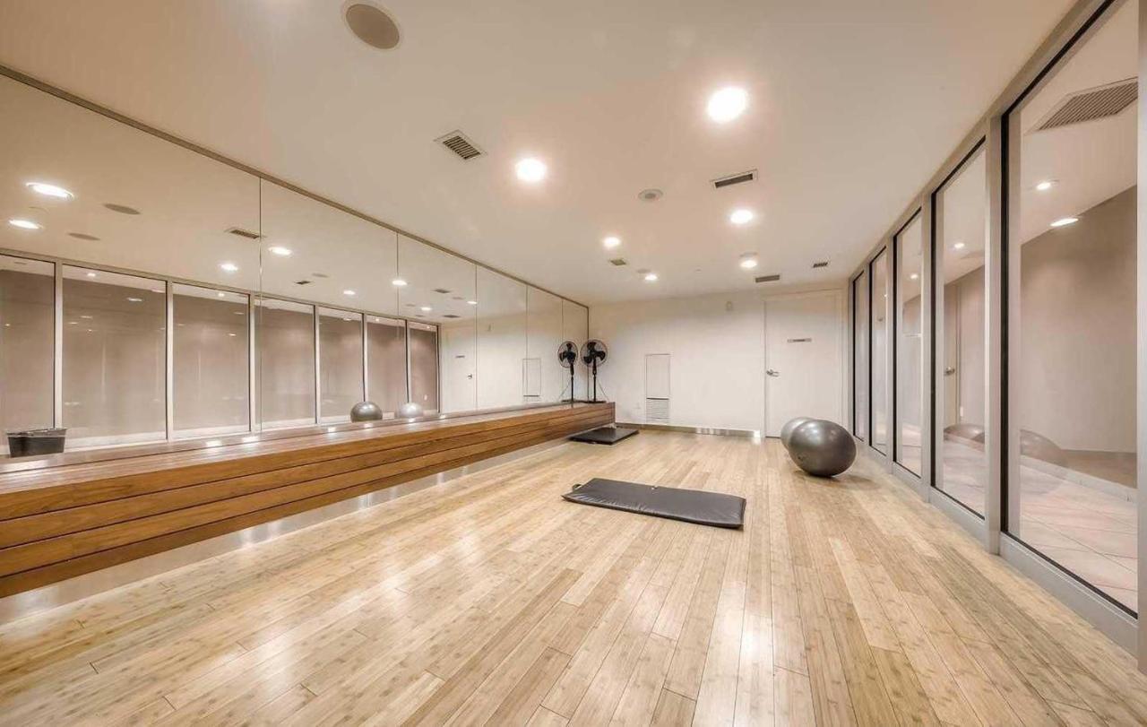 Three-bedroom With Free Parking Nearby Cn Tower With Lake View *