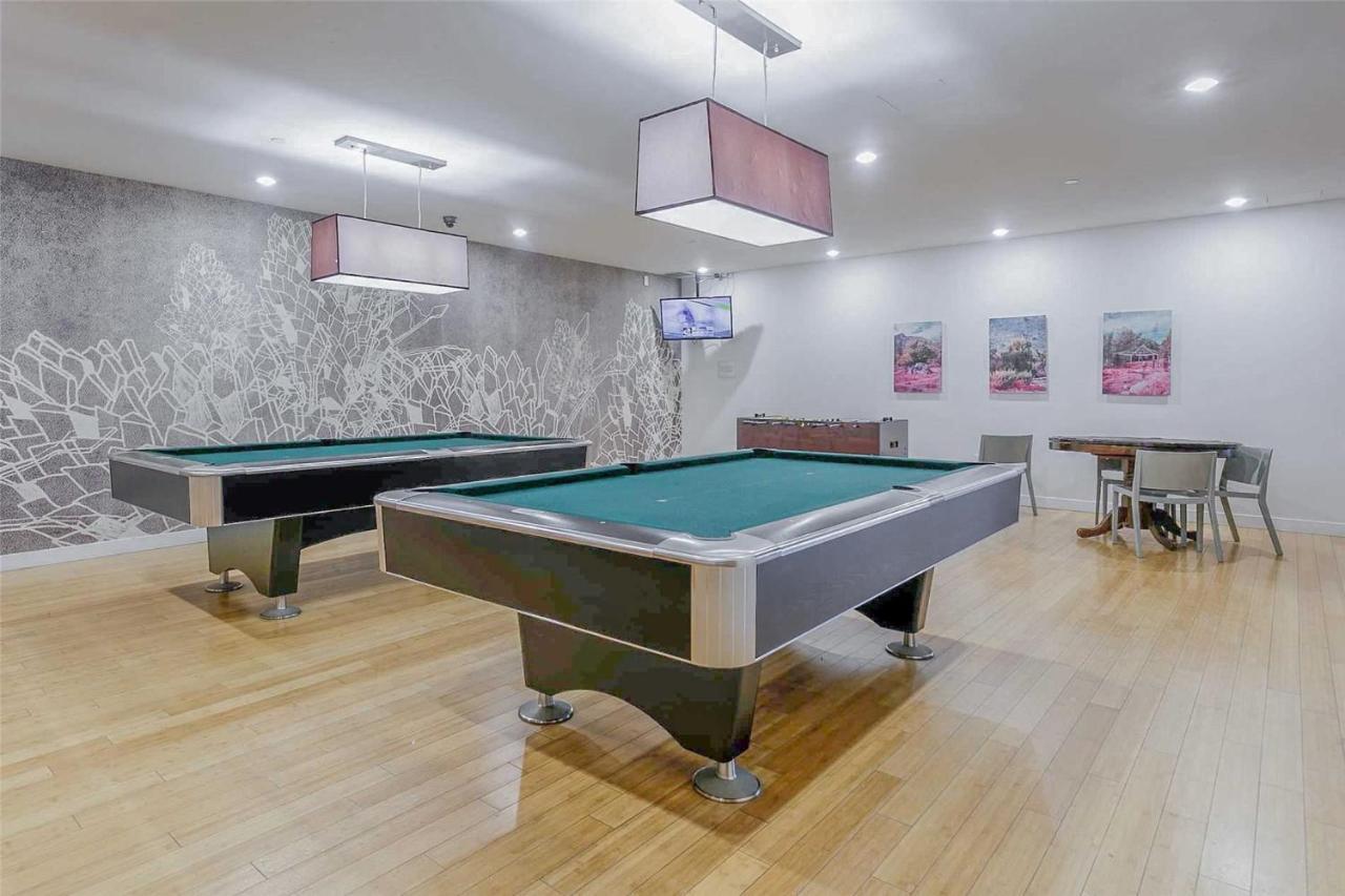 Three-bedroom With Free Parking Nearby Cn Tower With Lake View Apartment