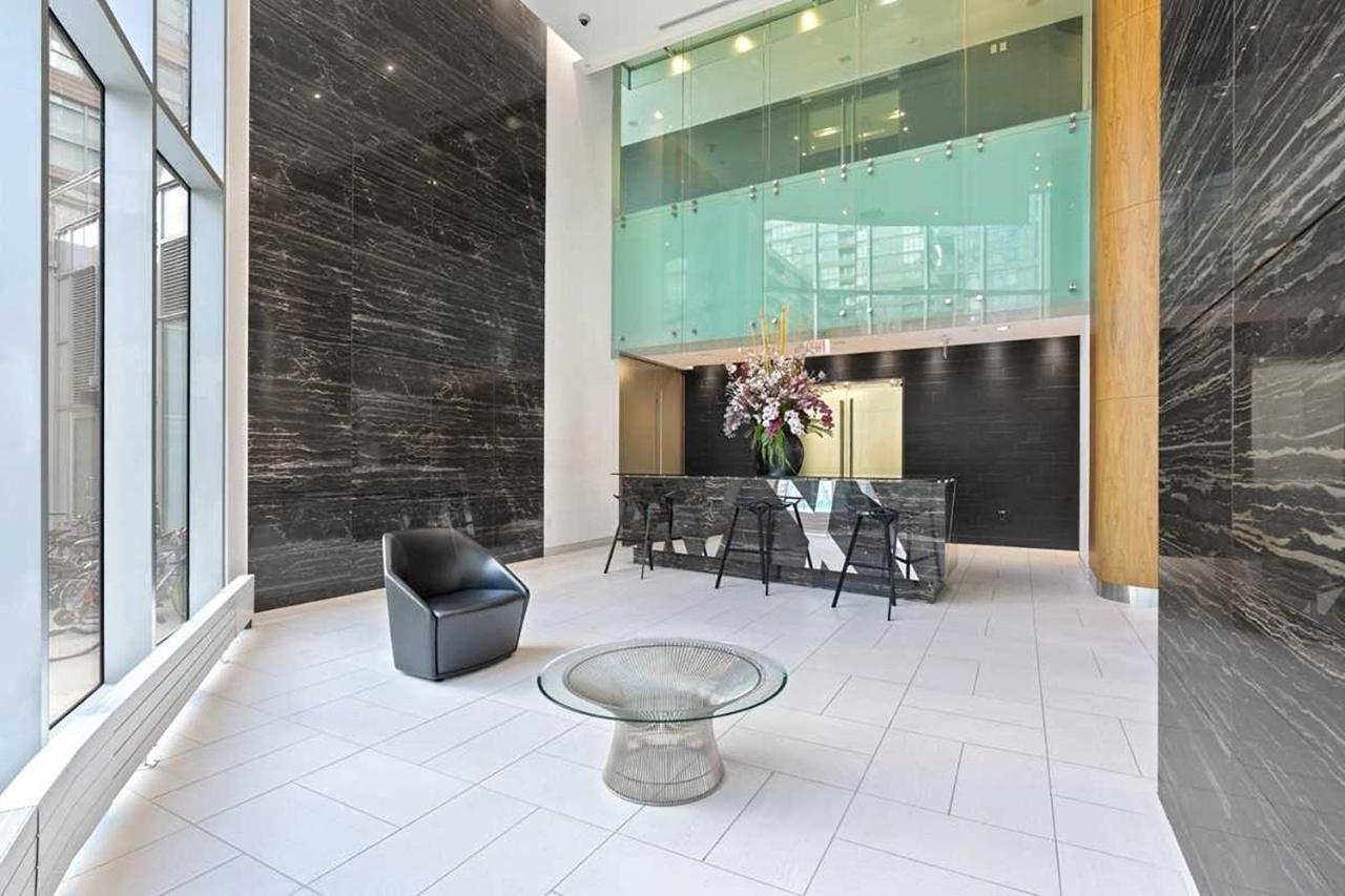 Three-bedroom With Free Parking Nearby Cn Tower With Lake View