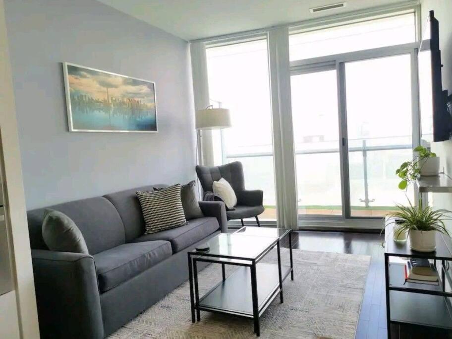 Modern One Room, Cn Tower View, Free Parking *