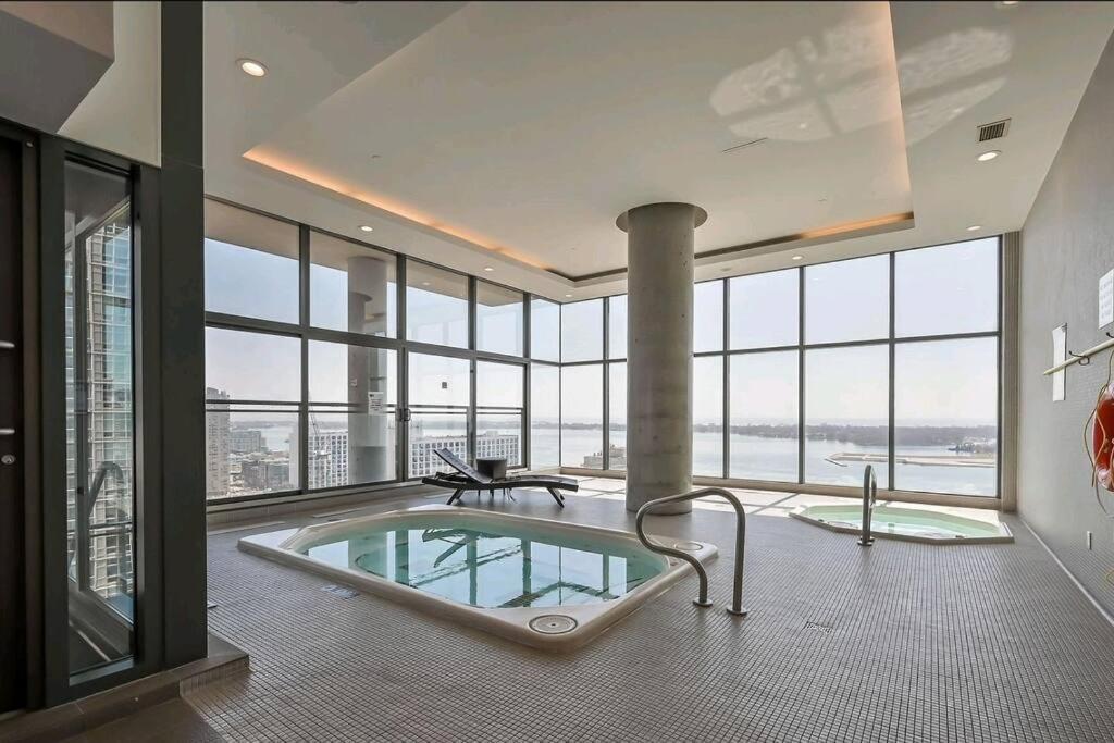 Apartment Unobstructed Cn Tower View In Every With Balcony & Parking *