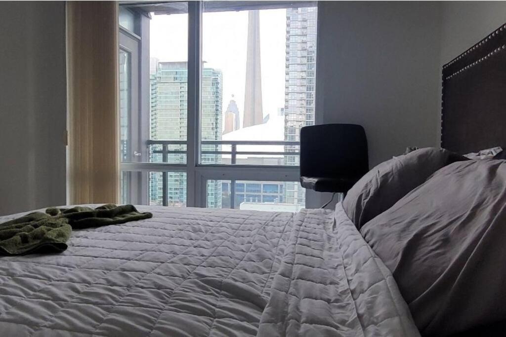 Apartment Unobstructed Cn Tower View In Every With Balcony & Parking *