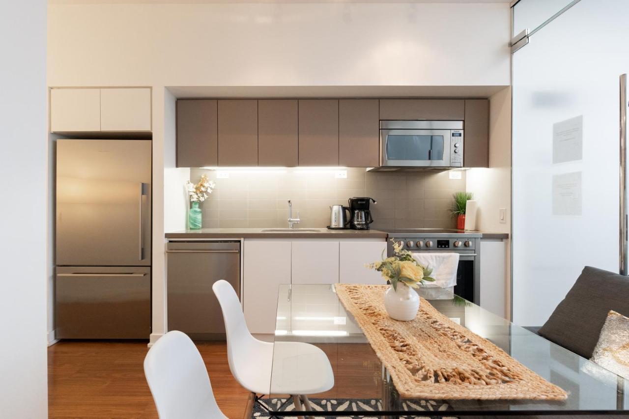 Chic 2 Bedroom 2.5 Bath Downtown Apartment Toronto