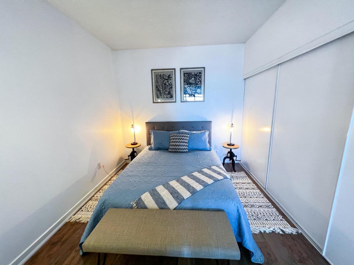 Apartment Simply Comfort. Elegant Dan Lecki Toronto