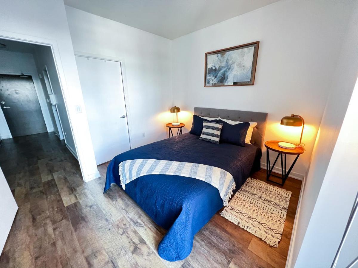 Apartment Simply Comfort. Elegant Dan Lecki Toronto