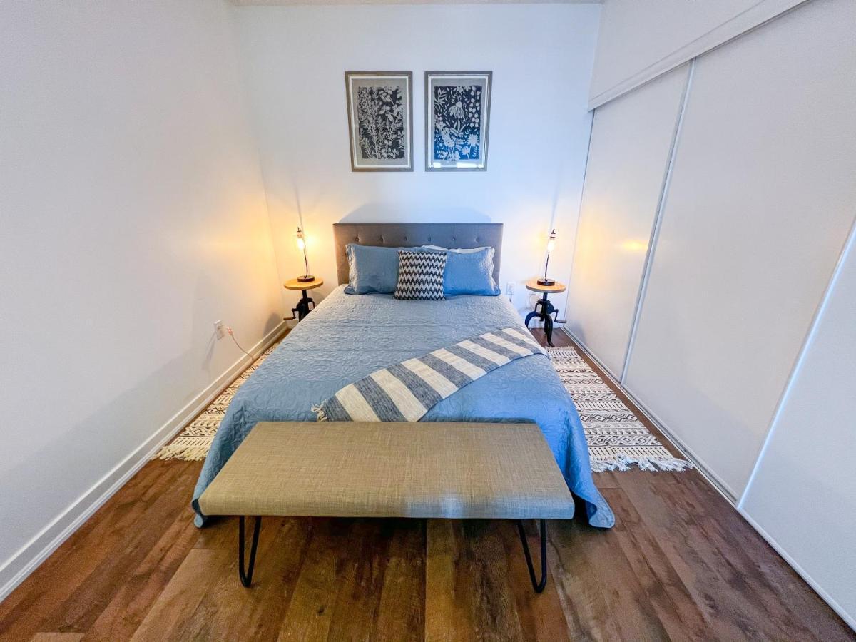 Apartment Simply Comfort. Elegant Dan Lecki Toronto
