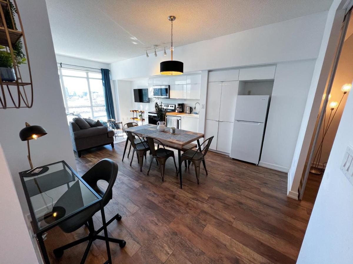 Apartment Simply Comfort. Elegant Dan Lecki Toronto