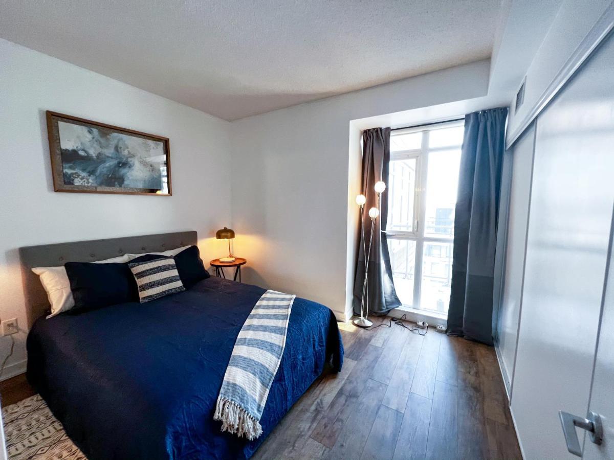 Simply Comfort. Elegant Dan Lecki * Toronto