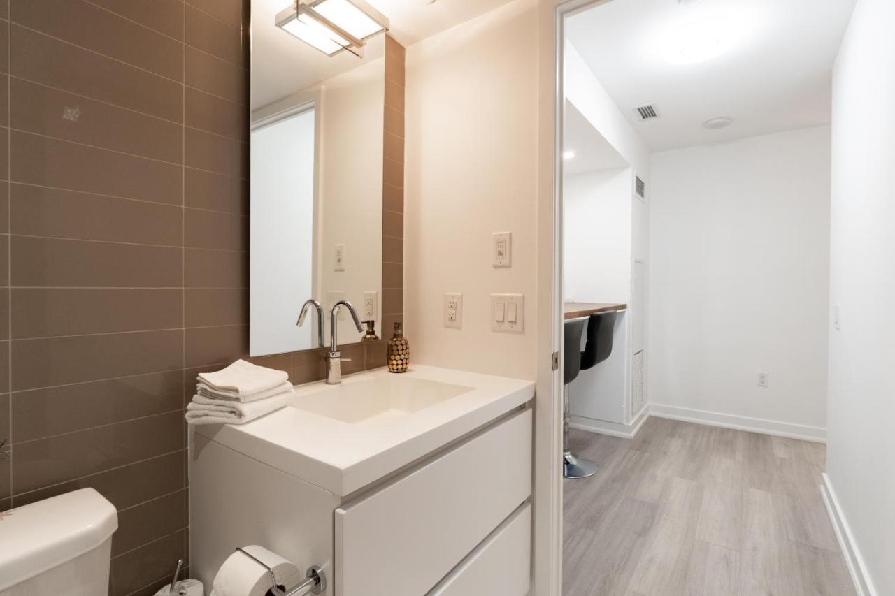 Chic 2 Bedroom 2.5 Bath Downtown Apartment