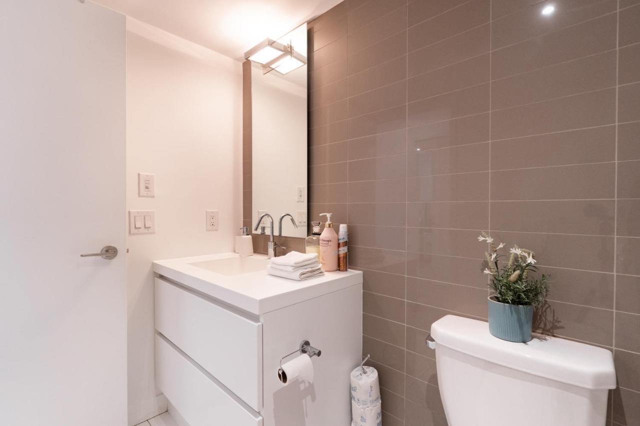 Apartment Chic 2 Bedroom 2.5 Bath Downtown
