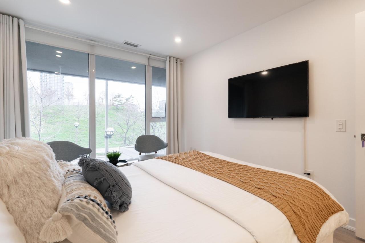 Chic 2 Bedroom 2.5 Bath Downtown Apartment Toronto