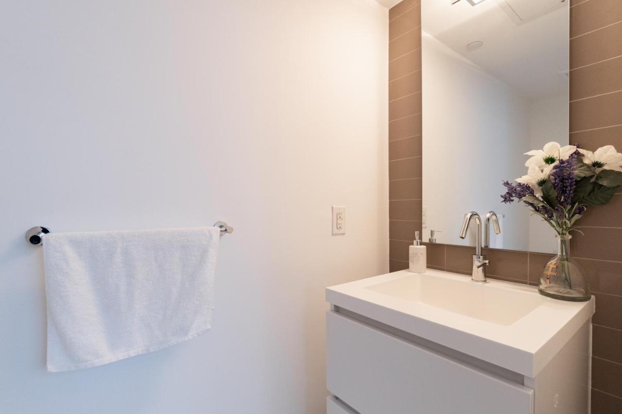 Chic 2 Bedroom 2.5 Bath Downtown Apartment